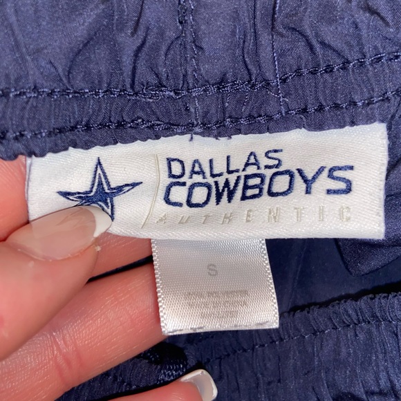 DALLAS COWBOYS AUTHENTIC SHORTS - Picture 3 of 3